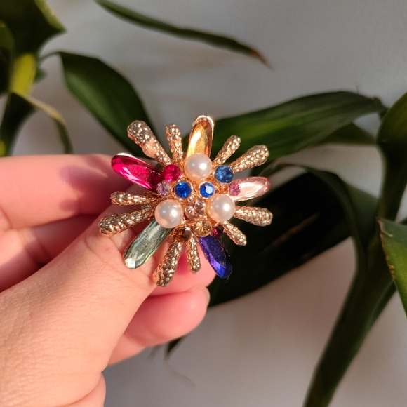 Rainbow Cocktail Daisy Ring - Picture 6 of 17